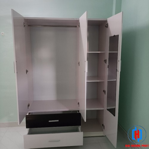 TỦ NHỰA 3 CÁNH MÀU TRẮNG PHA ĐEN TA3333