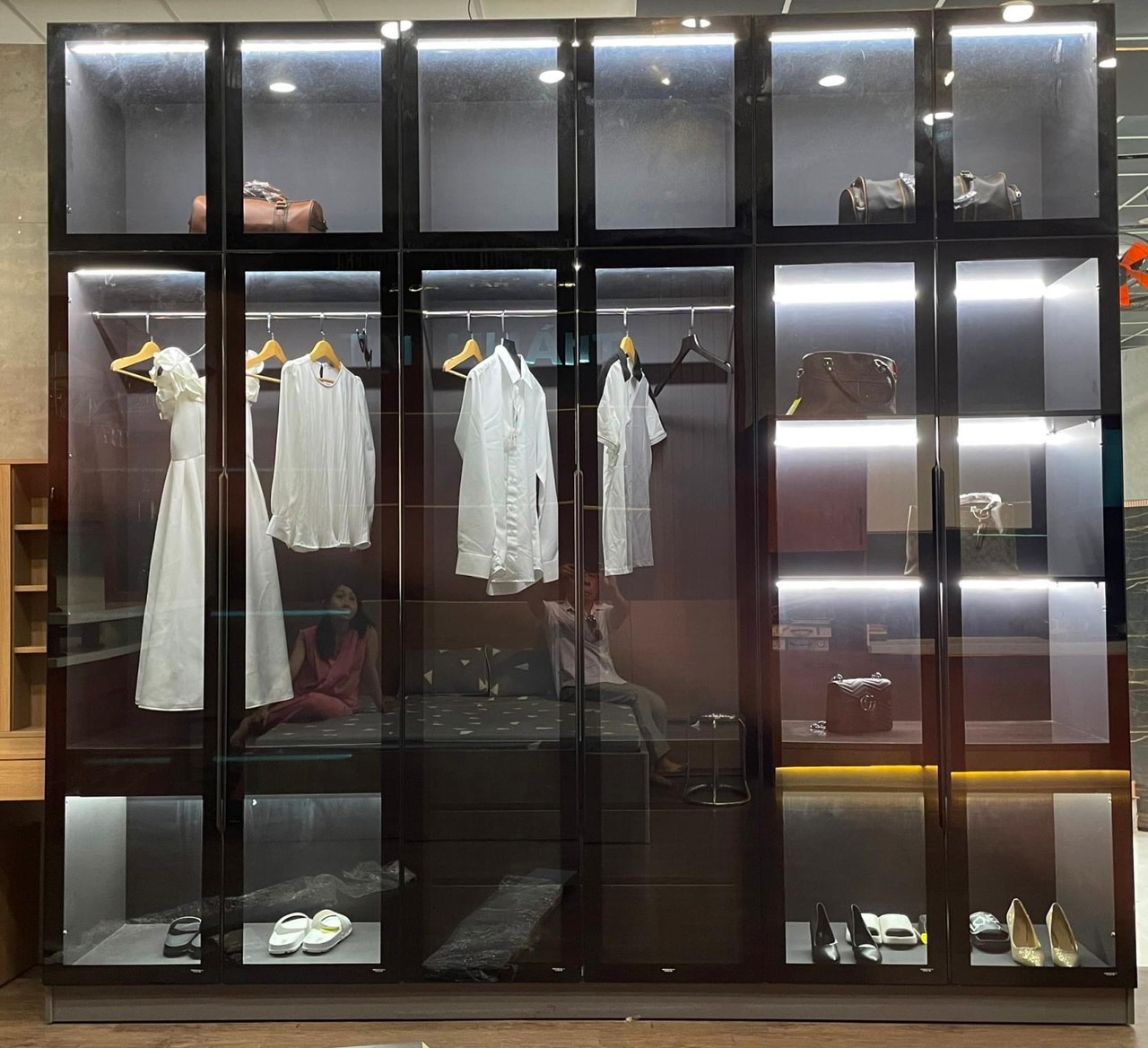 Tủ Quần Áo Nhựa Cánh Nhôm Kính TAK3 2m4 x 2m5 x 0.5m